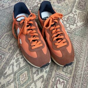 Veja womens shoe size 8.5